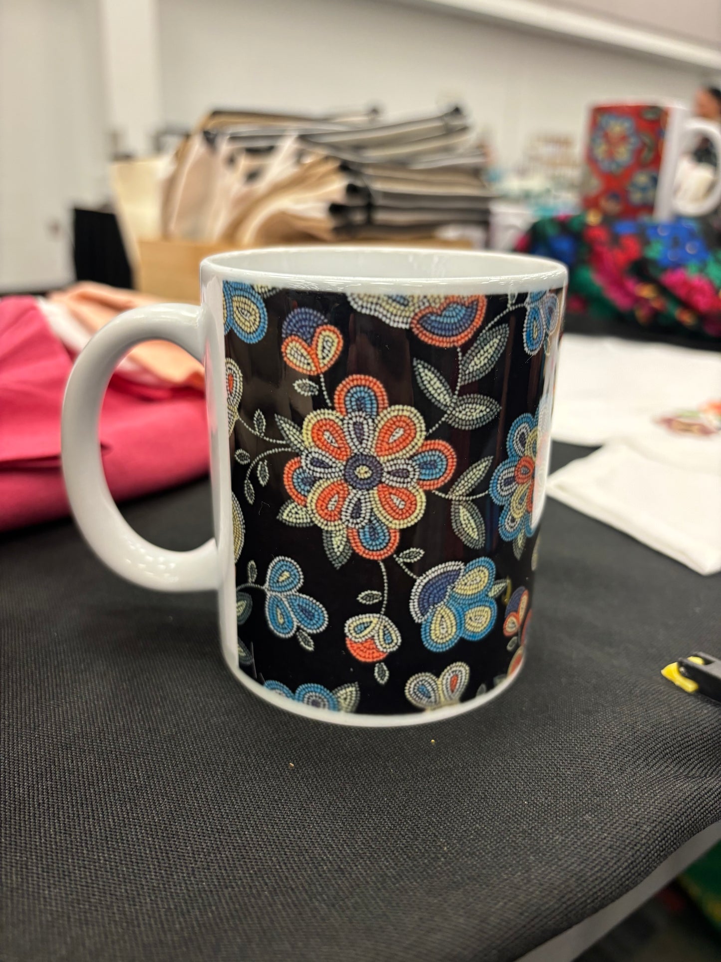 Black gookum print mug